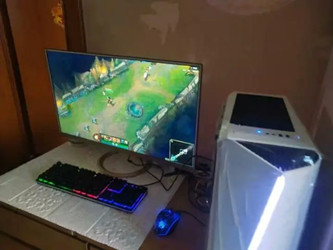 自用i7八线程独立显卡2G硬盘32寸 自用i7八线程独立显卡2G硬盘32寸